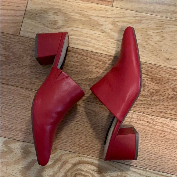 Steve by Steve Madden pointed toe red mules. - Picture 2 of 5